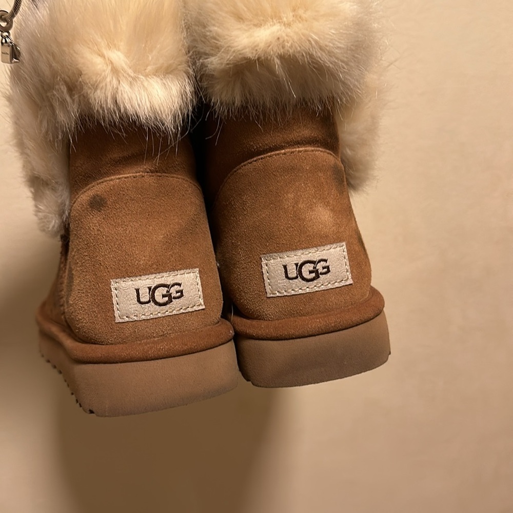 Used Uggs - image 4